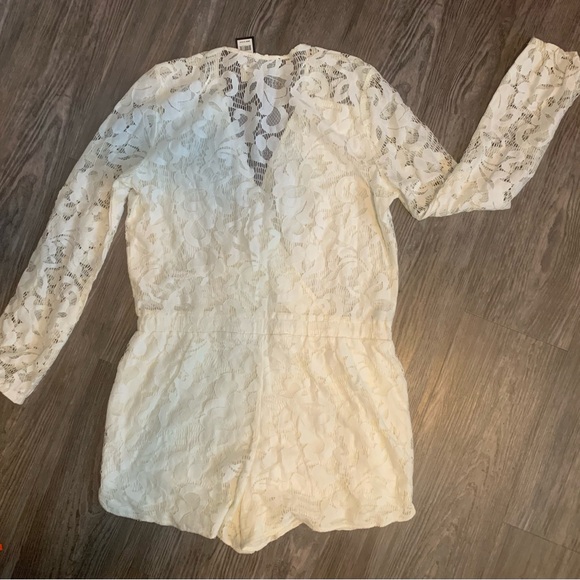 Romeo & Juliet Couture Cream Colored Lace Romper - Picture 3 of 6